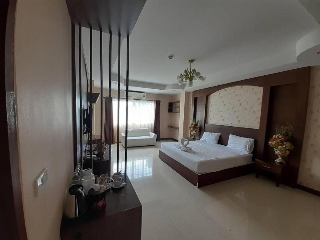 Le Parc Wangnang Hotel Phitsanulok Exterior foto
