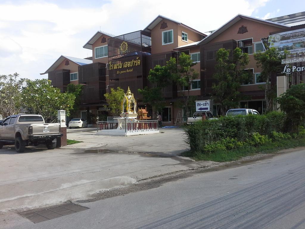 Le Parc Hotel Phitsanulok Exterior foto